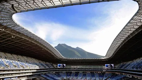 震撼战局！伦纳德狂揽32.1分领跑得分榜，泰伦卢预言即将兑现，15胜3负狂飙37分大胜利！